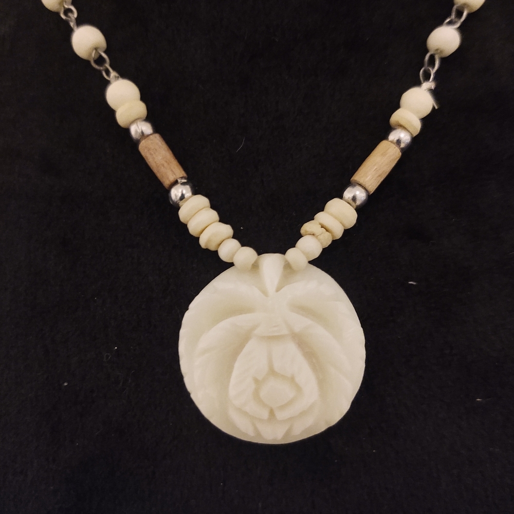 Cream and silver necklace 18 in